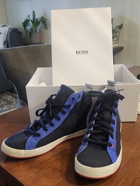 Boys Size 35 (US 3.5) Black & Blue High-Top Sneakers